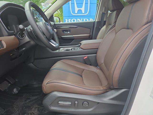 new 2025 Honda Pilot car, priced at $53,515