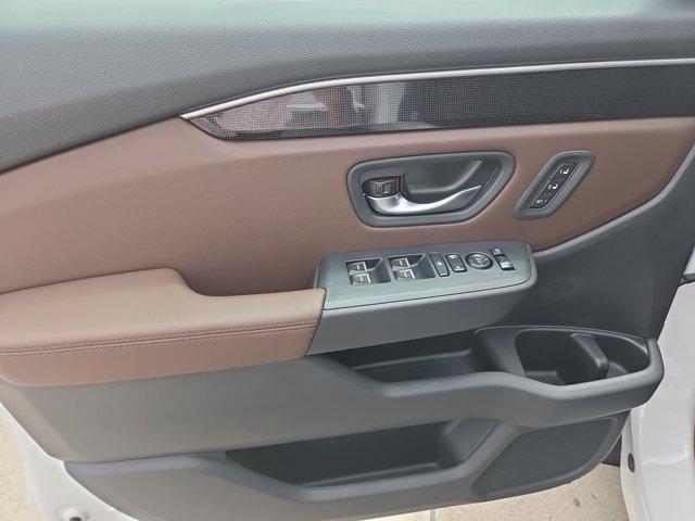 new 2025 Honda Pilot car, priced at $53,515