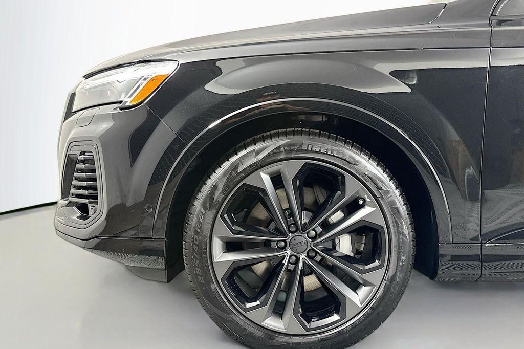 new 2026 Audi Q7 car, priced at $78,220