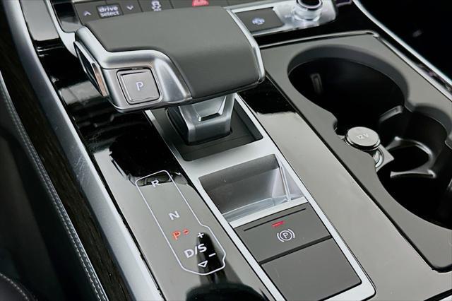 new 2025 Audi Q7 car, priced at $77,460