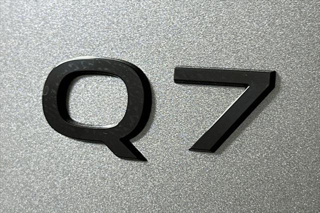 new 2025 Audi Q7 car, priced at $77,460