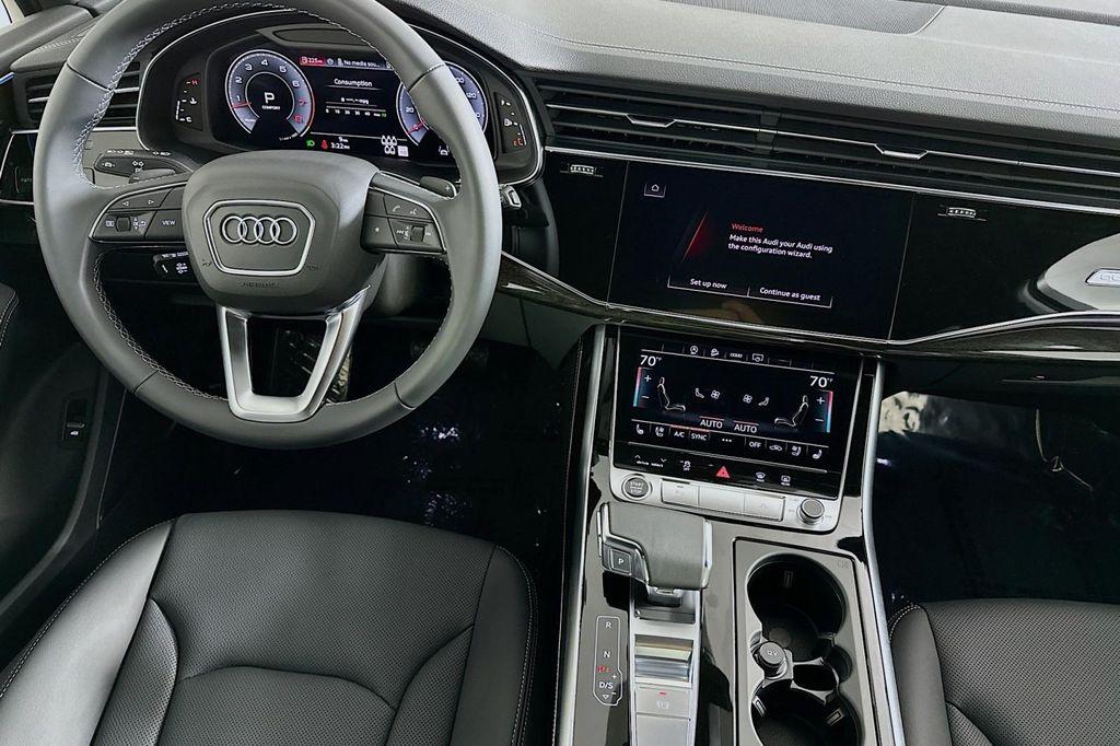 new 2025 Audi Q7 car, priced at $76,770