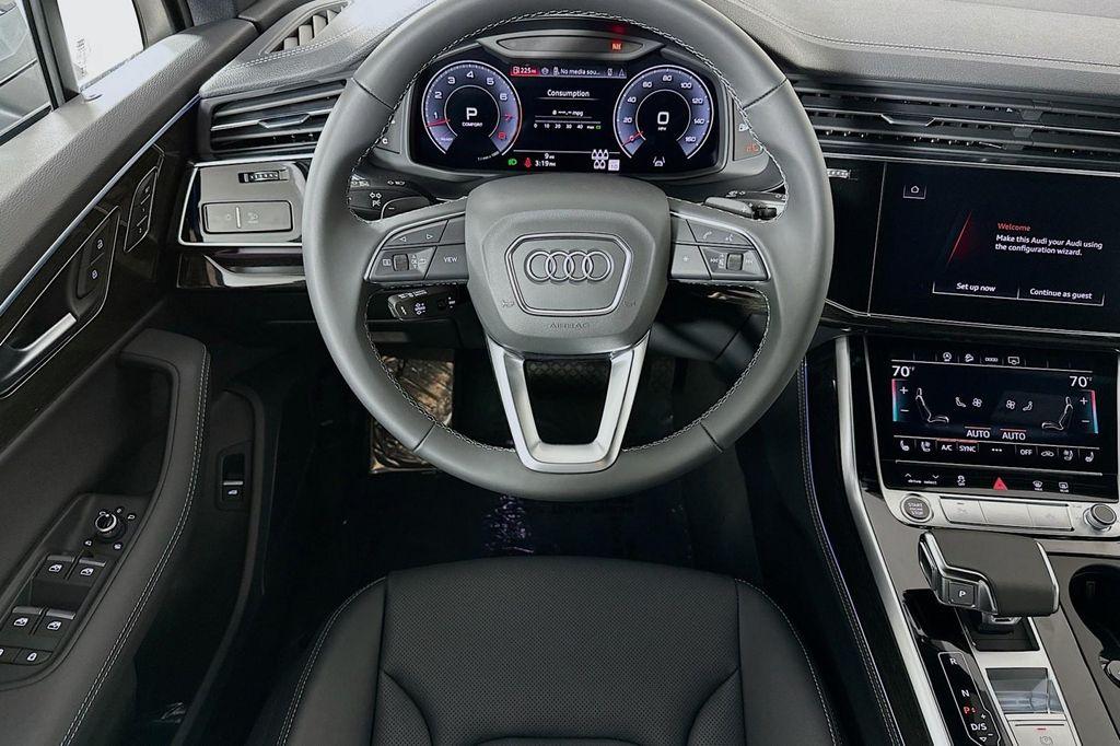 new 2025 Audi Q7 car, priced at $76,770
