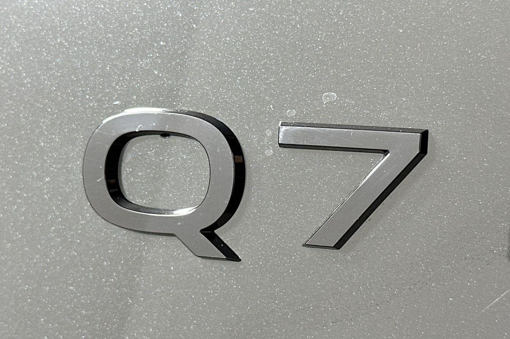 new 2025 Audi Q7 car, priced at $76,770