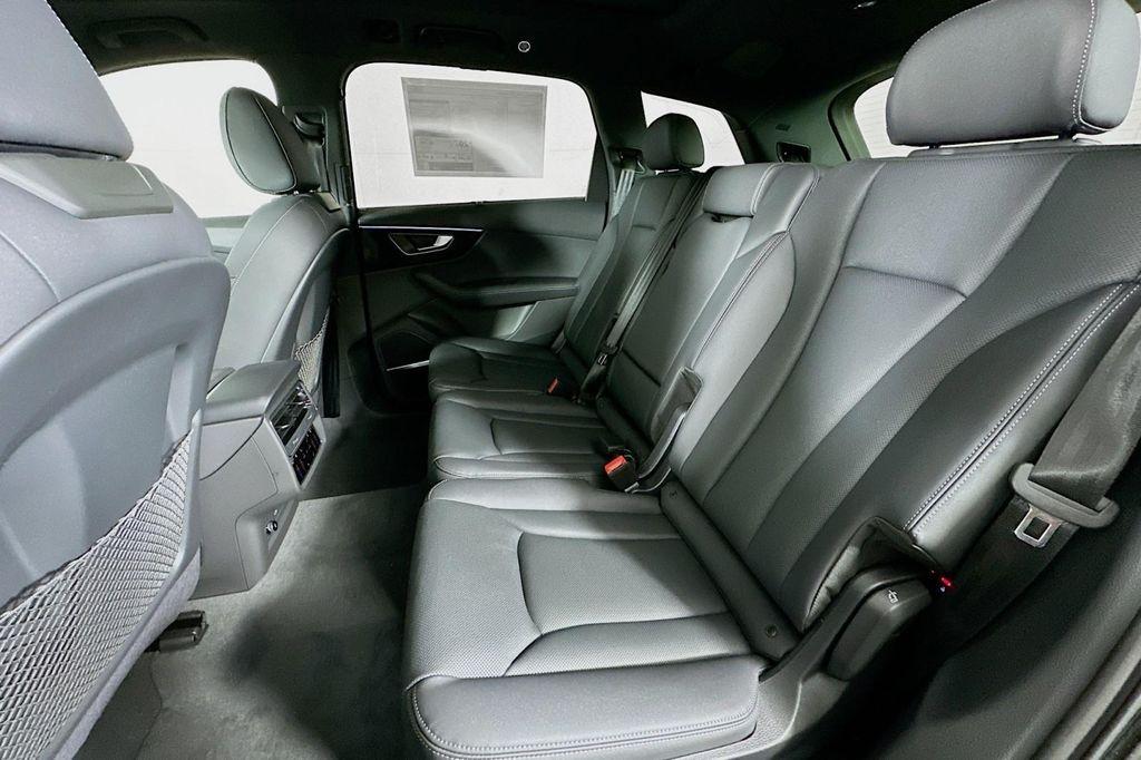 new 2025 Audi Q7 car, priced at $76,770