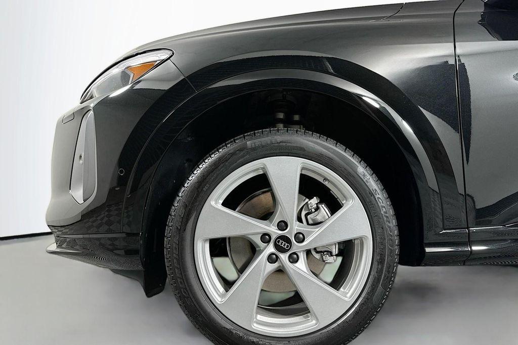 new 2025 Audi Q5 car, priced at $60,290