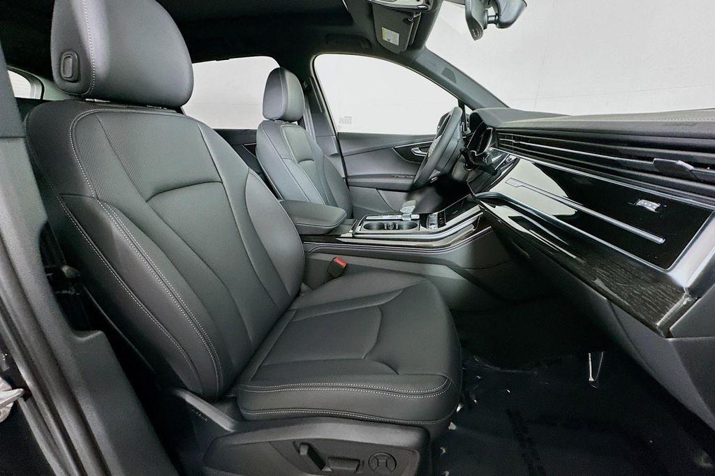 new 2025 Audi Q7 car, priced at $76,900