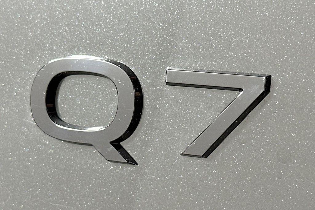 new 2025 Audi Q7 car, priced at $76,900