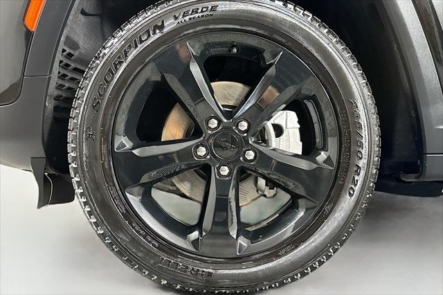 used 2024 Jeep Grand Cherokee car, priced at $40,594