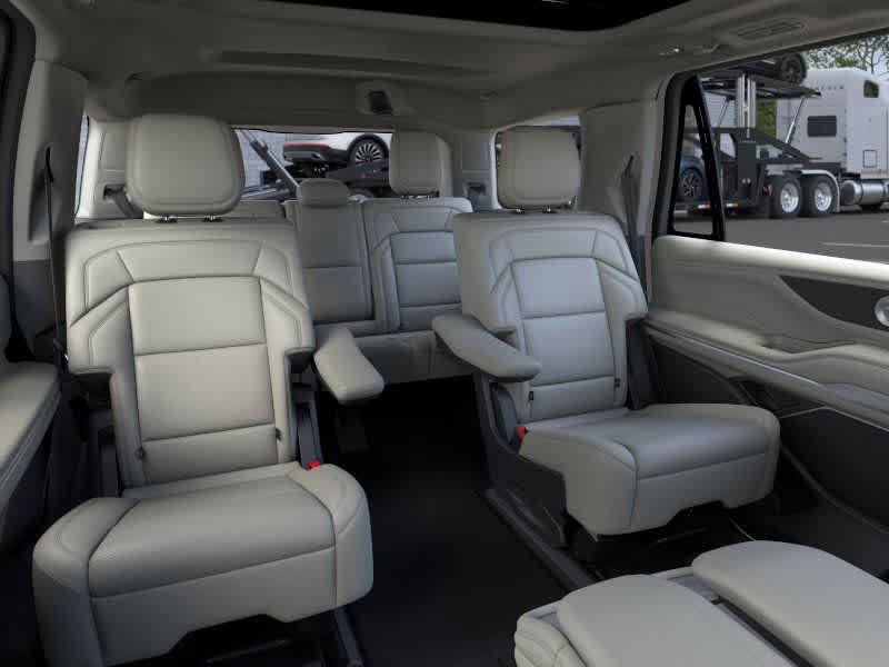 new 2025 Lincoln Navigator car, priced at $100,901