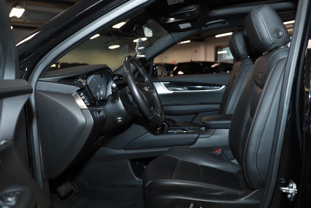 used 2025 Cadillac XT6 car, priced at $42,026