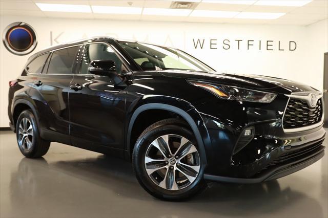 used 2022 Toyota Highlander car, priced at $33,197