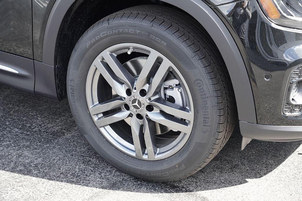 new 2026 Mercedes-Benz GLB 250 car, priced at $49,280