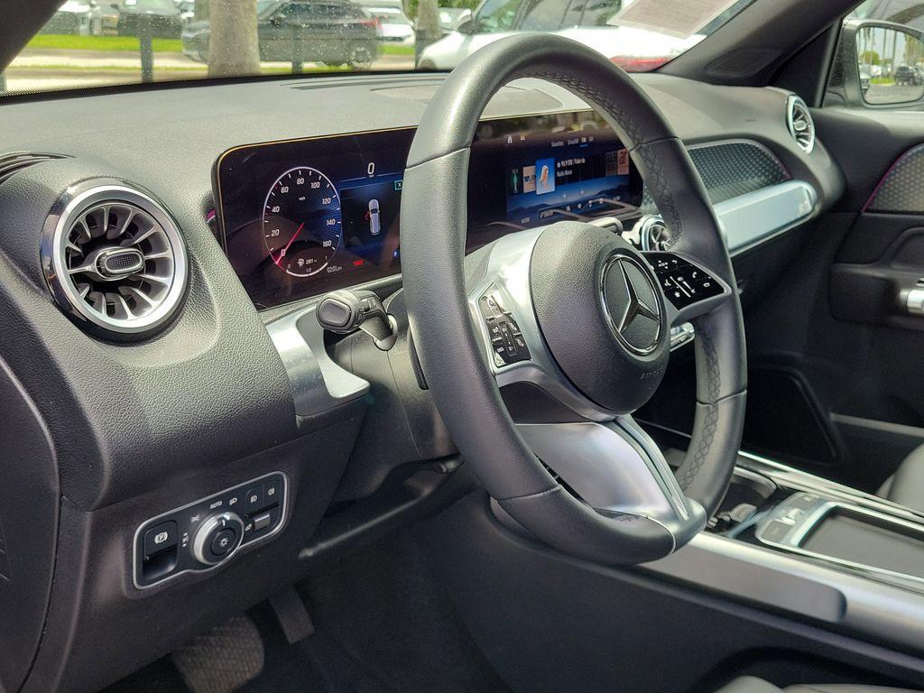 used 2025 Mercedes-Benz GLB 250 car