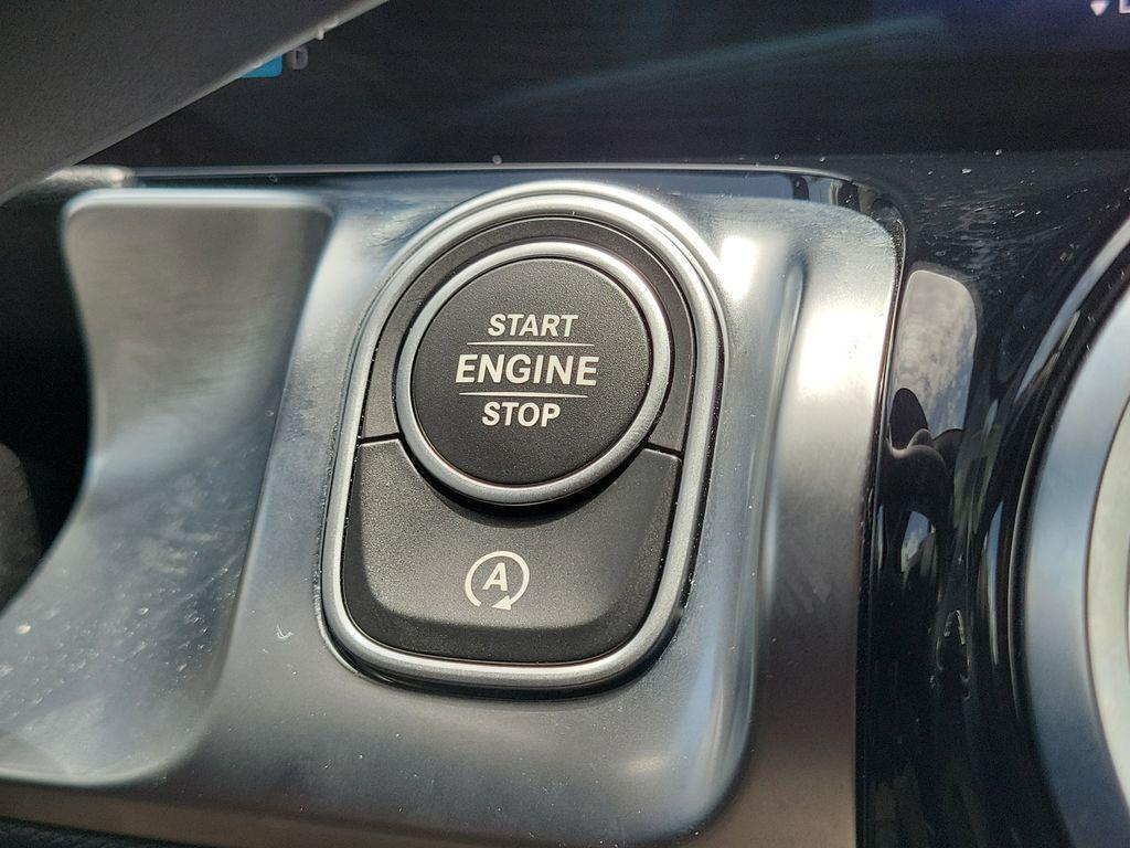 used 2025 Mercedes-Benz GLB 250 car