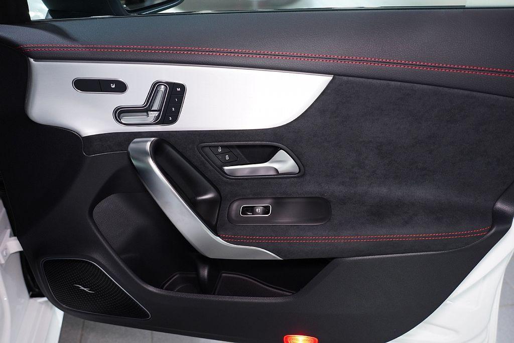 new 2025 Mercedes-Benz CLA 250 car, priced at $56,285