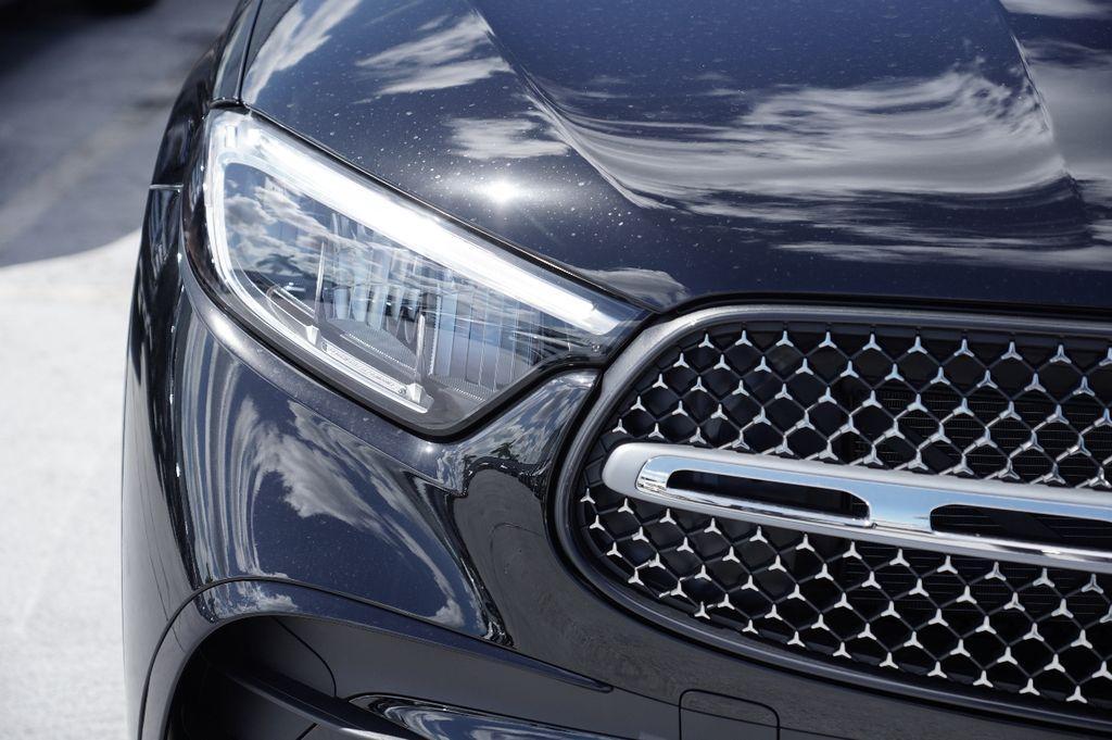 new 2025 Mercedes-Benz GLC 300 car, priced at $54,237