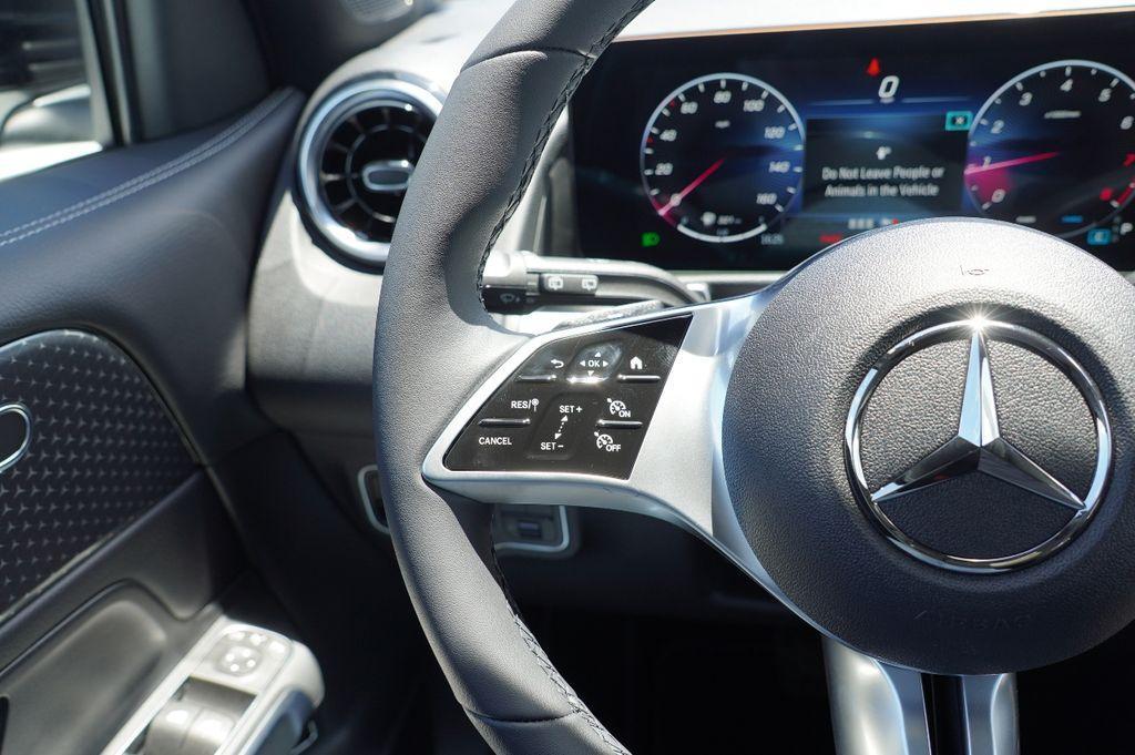 new 2025 Mercedes-Benz GLB 250 car, priced at $45,221