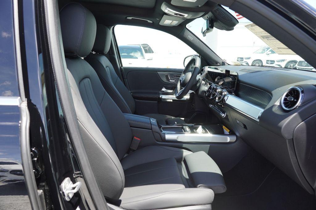 new 2025 Mercedes-Benz GLB 250 car, priced at $45,221