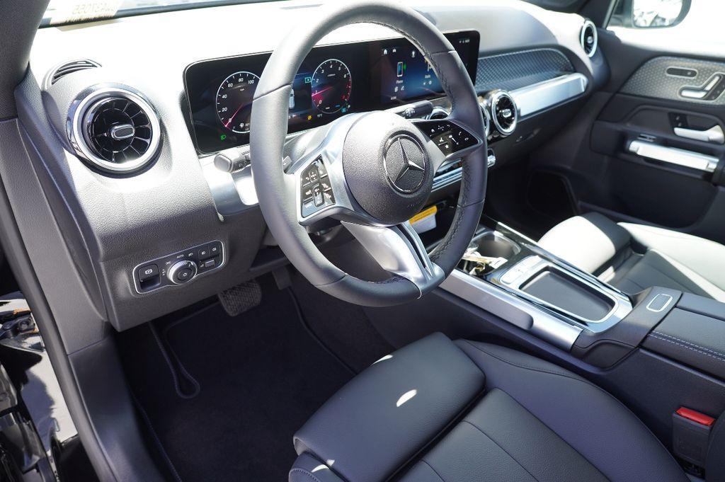 new 2025 Mercedes-Benz GLB 250 car, priced at $45,221