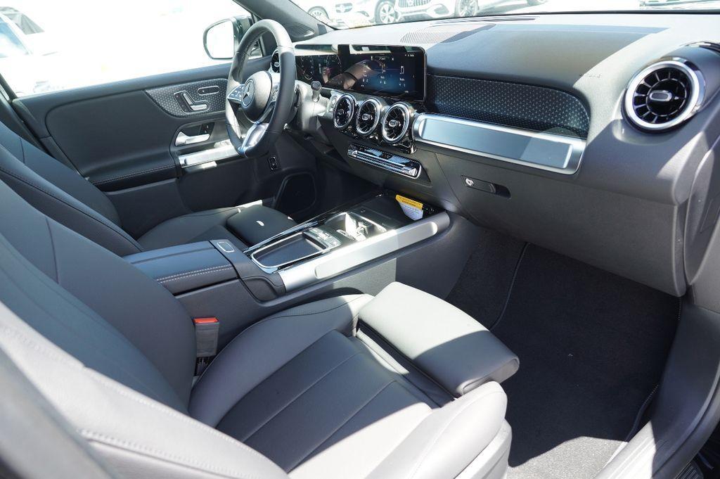 new 2025 Mercedes-Benz GLB 250 car, priced at $45,221