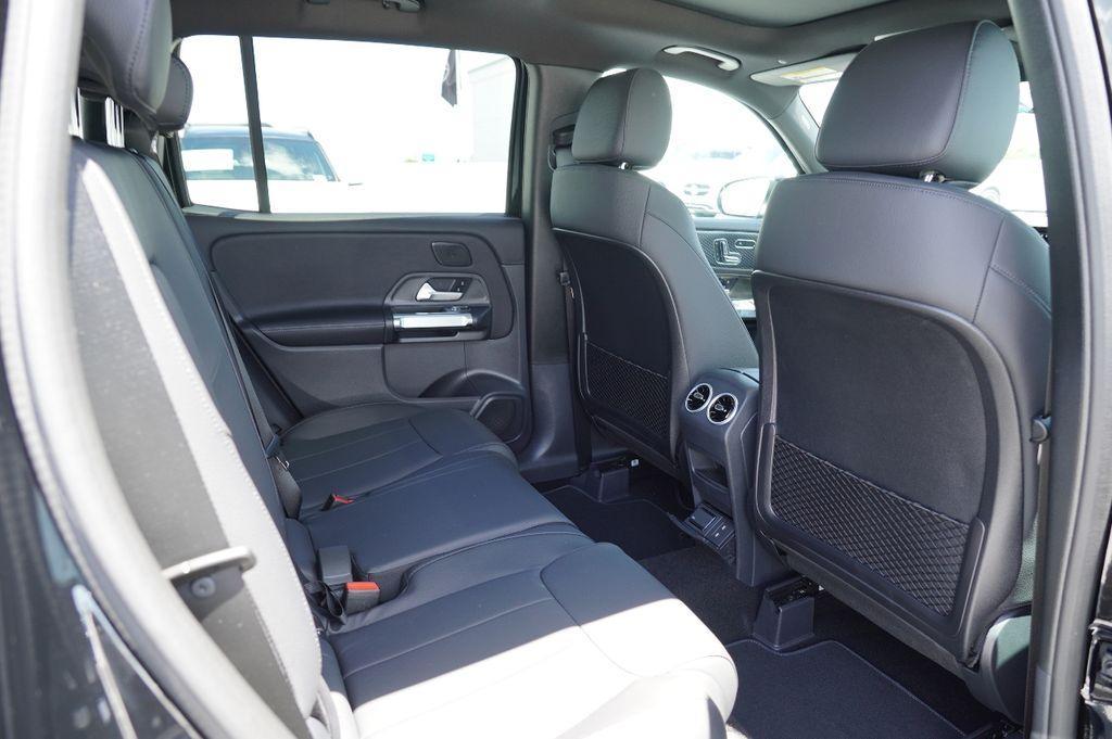 new 2025 Mercedes-Benz GLB 250 car, priced at $45,221