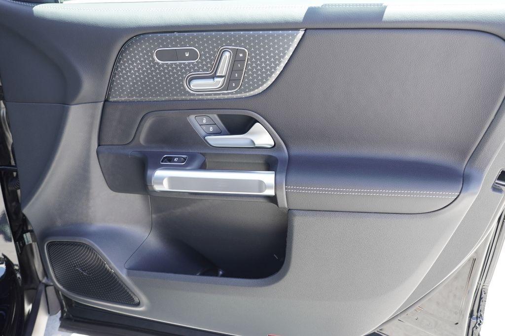 new 2025 Mercedes-Benz GLB 250 car, priced at $45,221