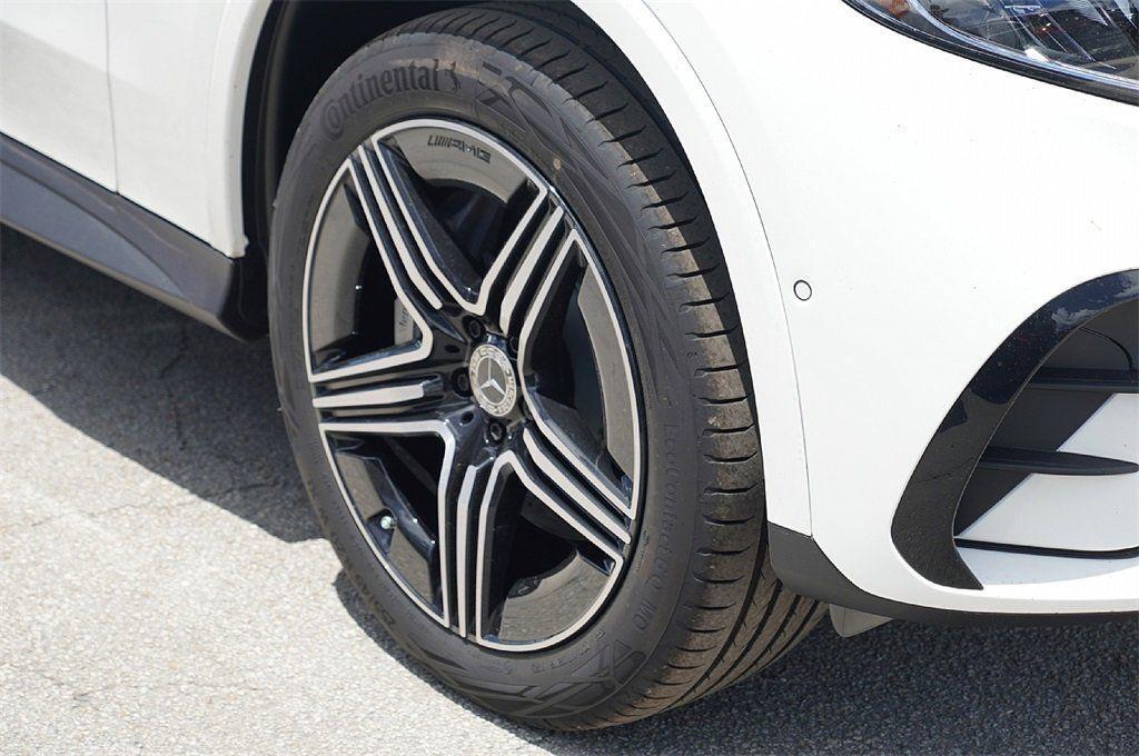 new 2025 Mercedes-Benz GLC 300 car, priced at $69,125