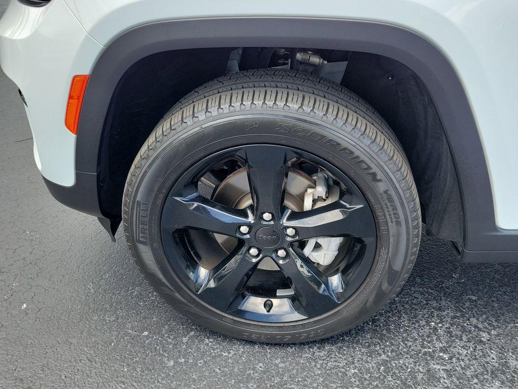 used 2024 Jeep Grand Cherokee car, priced at $37,325