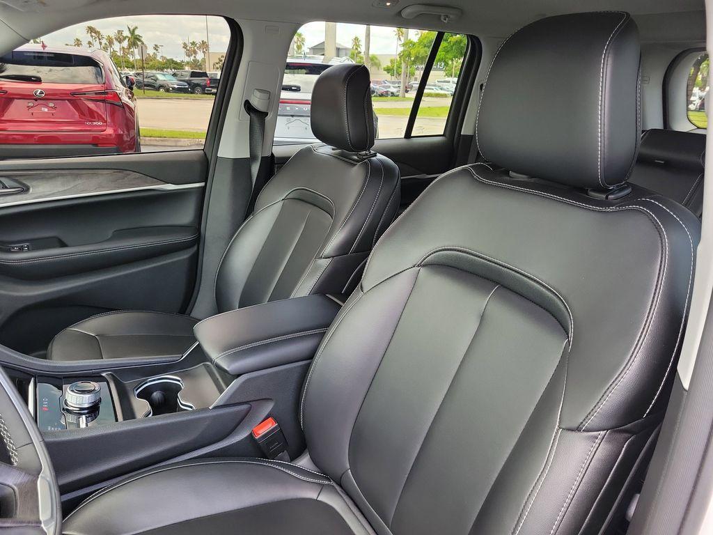 used 2024 Jeep Grand Cherokee car, priced at $37,325