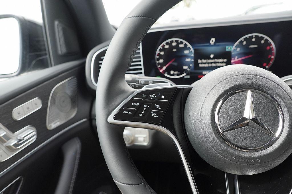 new 2026 Mercedes-Benz GLE 450 car, priced at $70,519