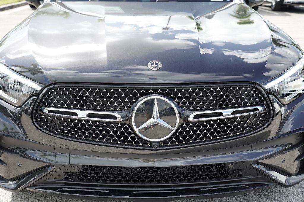 new 2025 Mercedes-Benz GLC 300 car, priced at $57,214