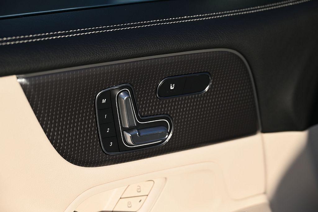 used 2021 Mercedes-Benz GLB 250 car, priced at $28,453