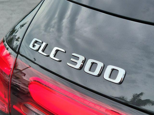 new 2025 Mercedes-Benz GLC 300 car, priced at $58,985