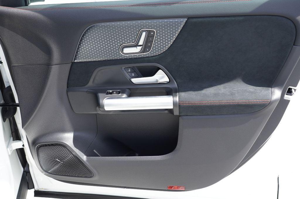 new 2025 Mercedes-Benz GLA 250 car, priced at $45,391