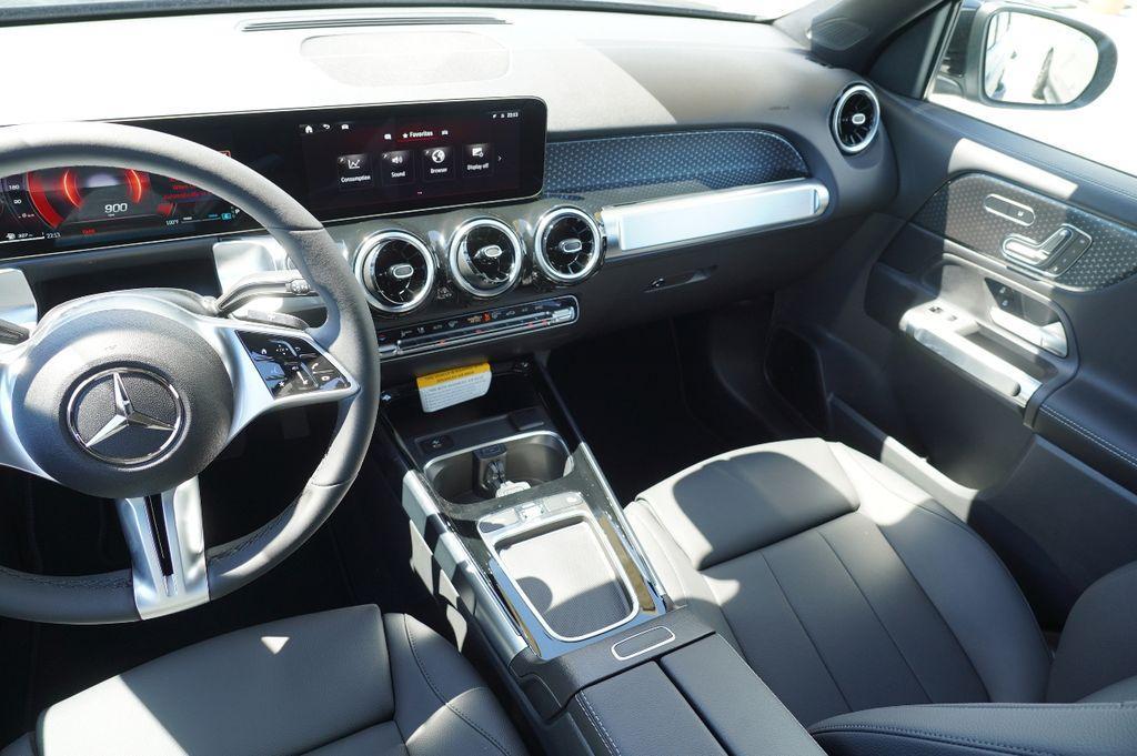 new 2025 Mercedes-Benz GLB 250 car, priced at $45,221