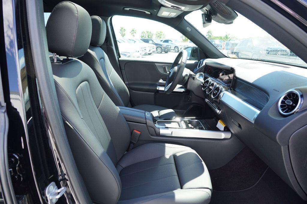 new 2025 Mercedes-Benz GLB 250 car, priced at $45,221