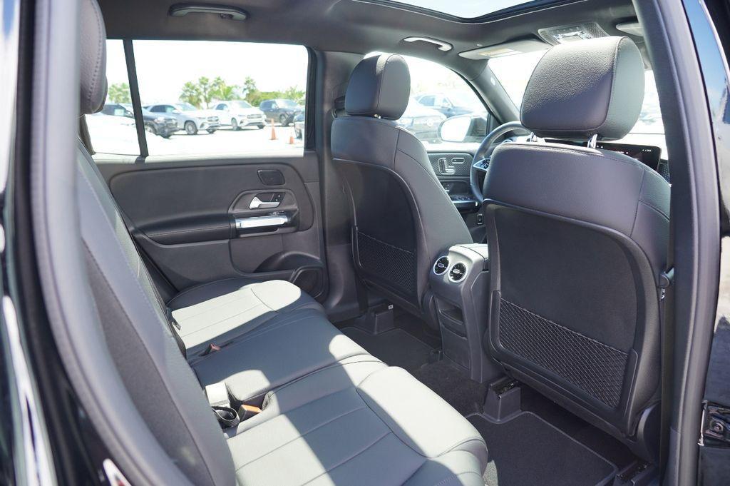 new 2025 Mercedes-Benz GLB 250 car, priced at $45,221