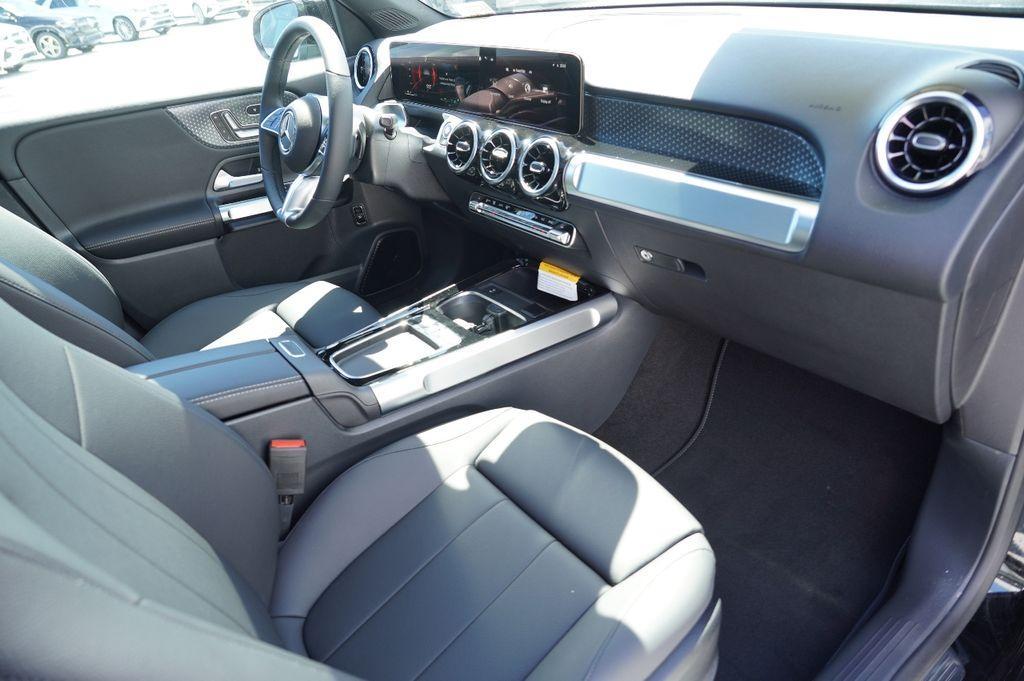 new 2025 Mercedes-Benz GLB 250 car, priced at $45,221