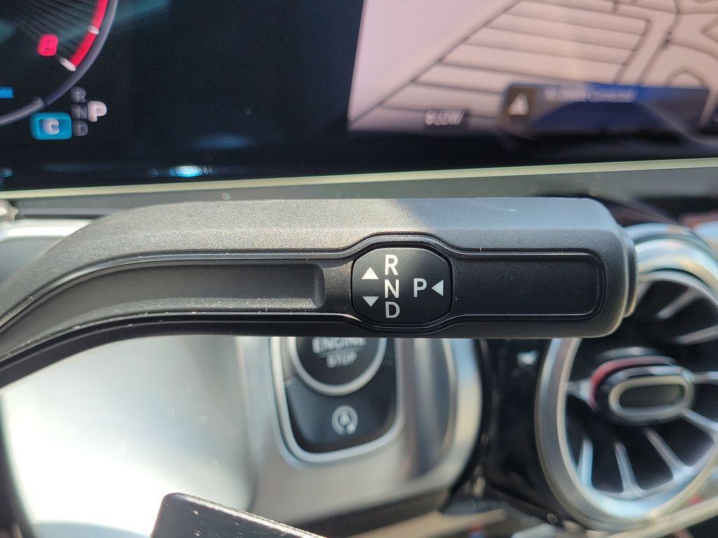 used 2025 Mercedes-Benz GLB 250 car