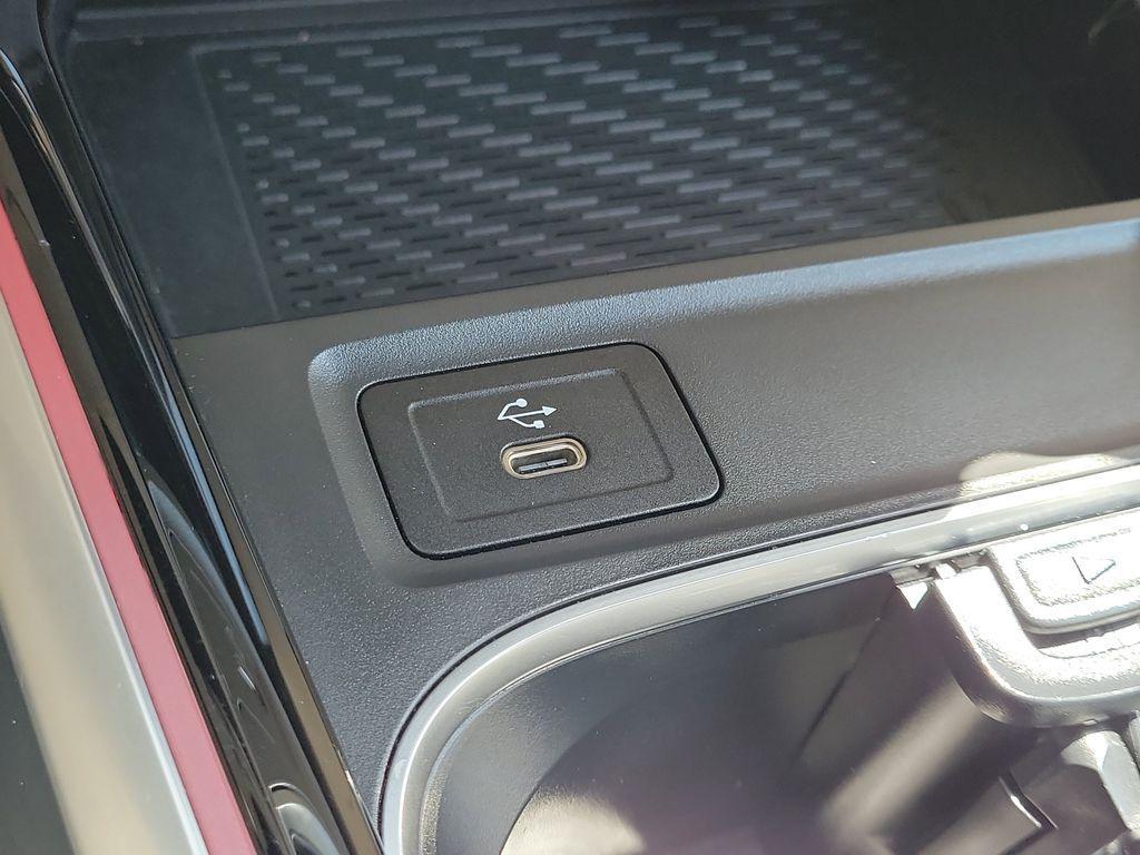 used 2025 Mercedes-Benz GLB 250 car