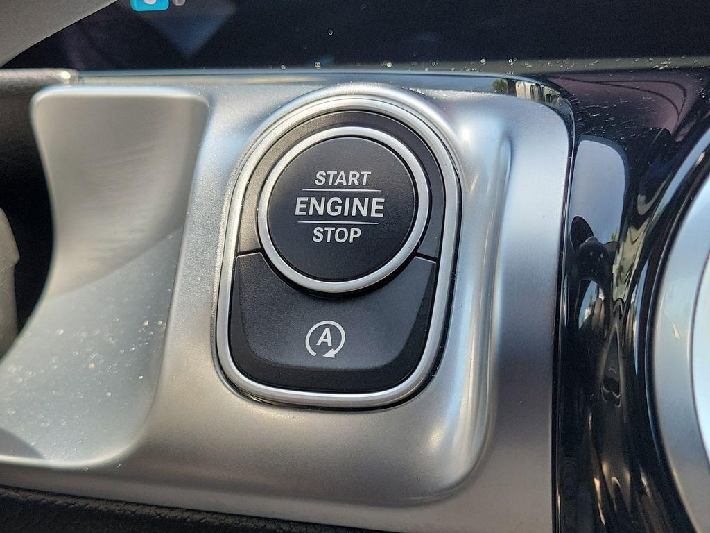 used 2025 Mercedes-Benz GLB 250 car