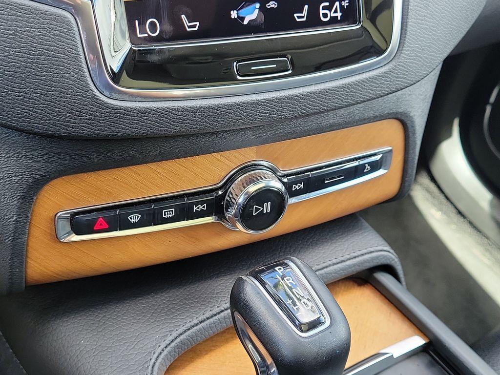 used 2021 Volvo XC90 car, priced at $27,004