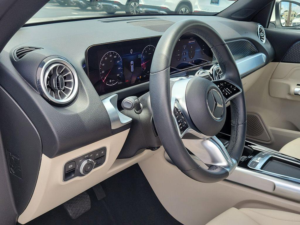 used 2025 Mercedes-Benz GLB 250 car