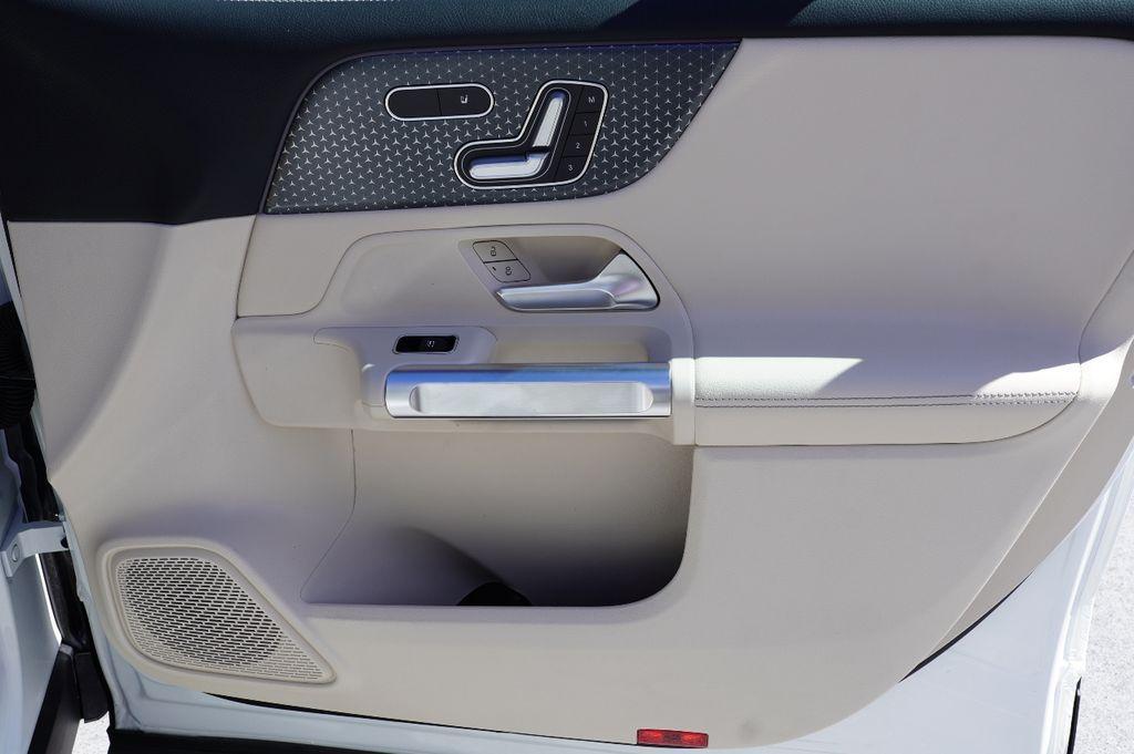new 2025 Mercedes-Benz GLB 250 car, priced at $45,117