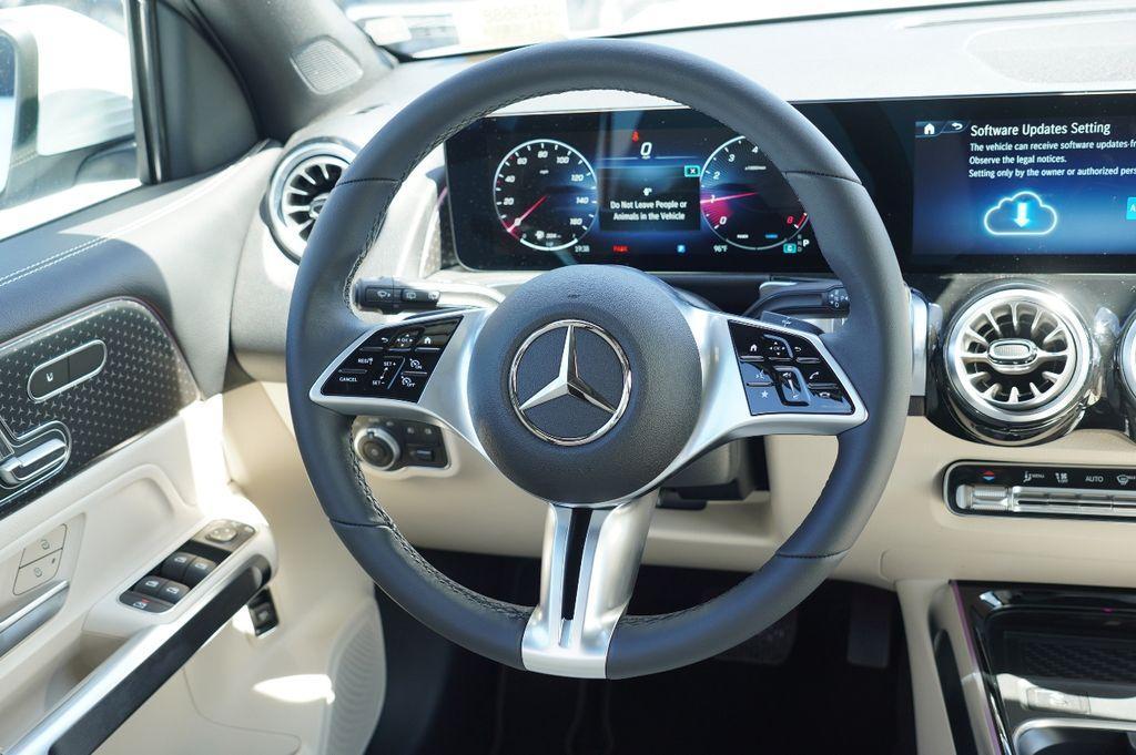 new 2025 Mercedes-Benz GLB 250 car, priced at $45,117