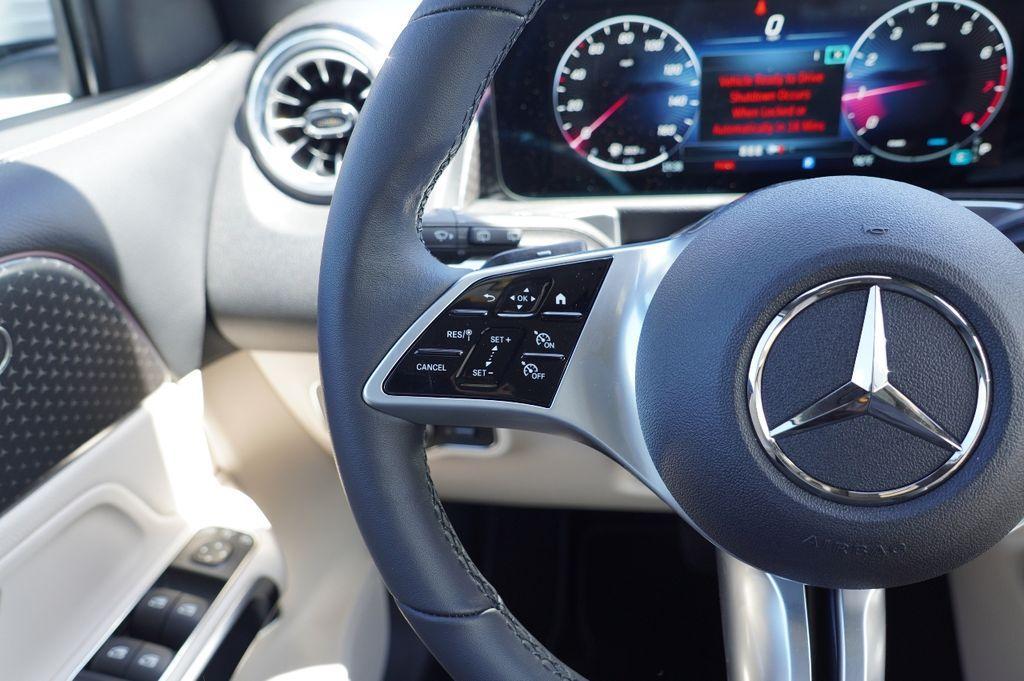 new 2025 Mercedes-Benz GLB 250 car, priced at $45,117