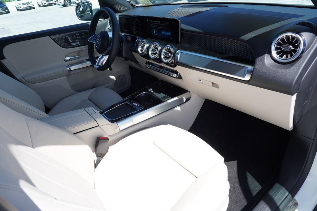 new 2025 Mercedes-Benz GLB 250 car, priced at $45,117