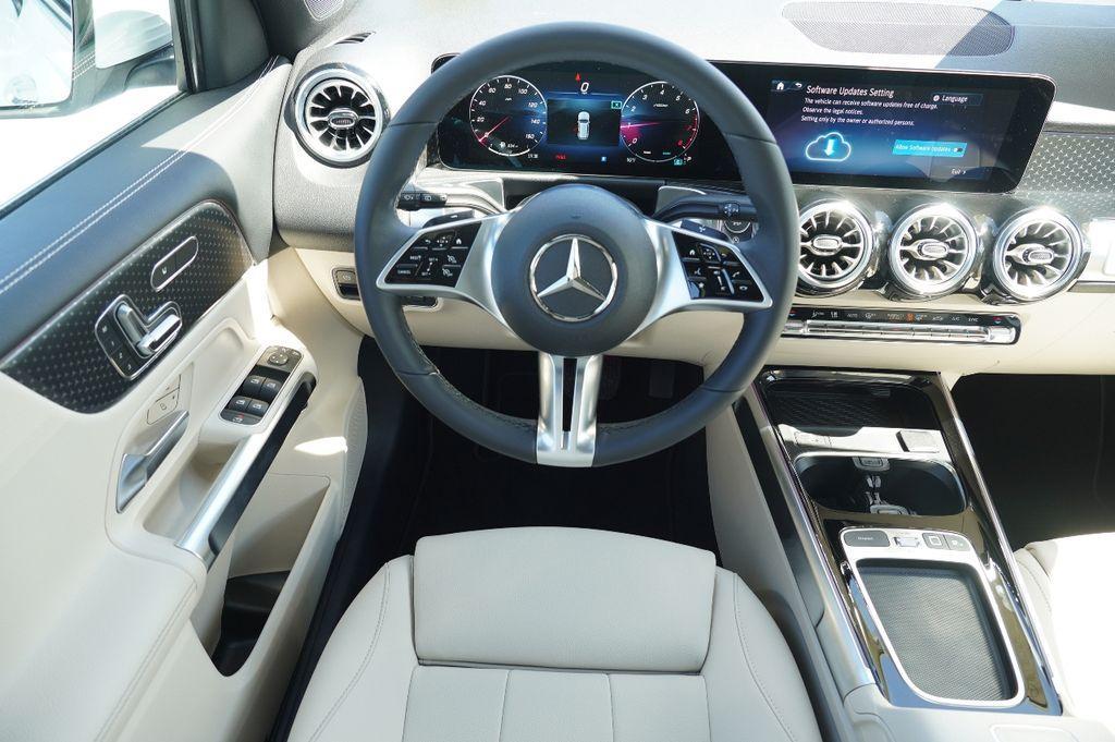 new 2025 Mercedes-Benz GLB 250 car, priced at $45,117