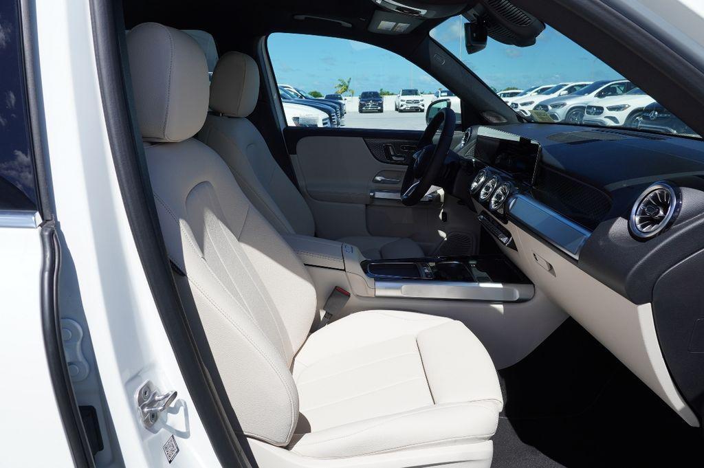 new 2025 Mercedes-Benz GLB 250 car, priced at $45,117